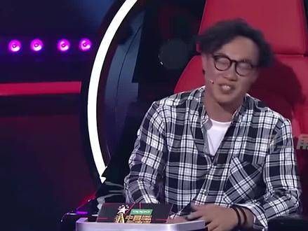陈奕迅在众人面前向周深鞠躬致敬,即使世界给予痛苦,他仍以歌声回应