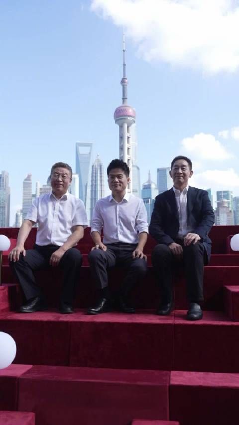 董宇辉离开东方甄选之后,越来越有总裁的感觉了