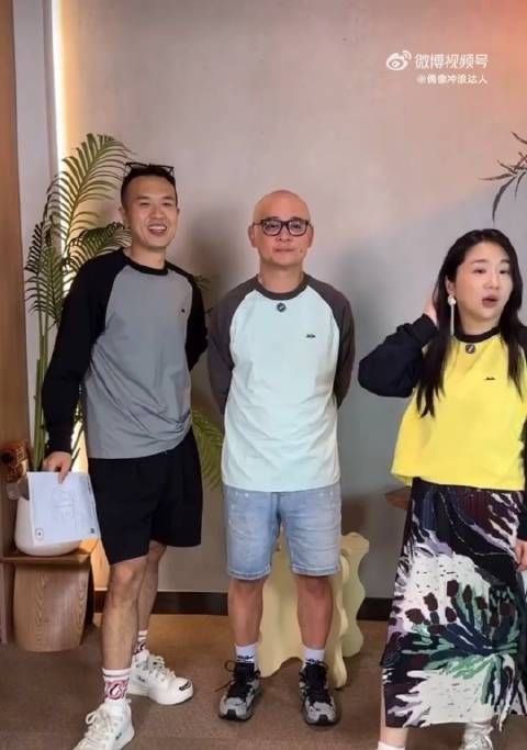 今日,@傅妈 傅首尔现身前夫老刘和张硕的直播间,回应弹幕复婚…