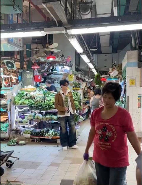 杨洋:恰好你也穿了黄色入镜头
