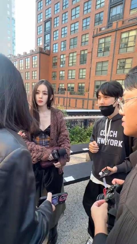古力娜扎参加纽约时装周无美颜无滤镜!这颜值逆天了!