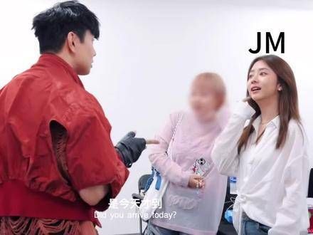 这一刻,我给谭松韵贴上了JM的标签,她可以成为无数个JM之一, 林俊杰