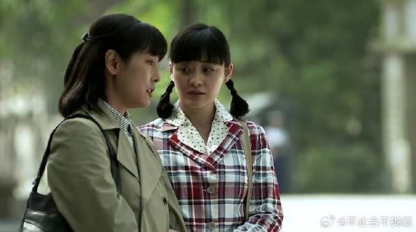 姐姐成德福支持者，安杰听她夸得天花乱坠，瞬间害羞了