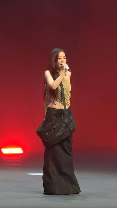 张靓颖这是裤子还是裙子啊?
