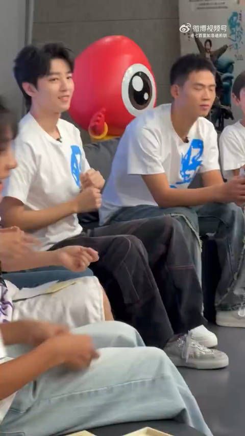 呜呜呜都来听王俊凯唱歌!