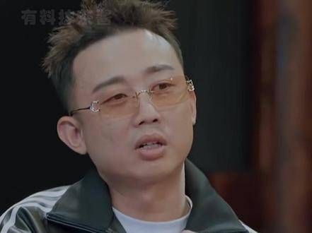当我们酷酷的Gai遇到他的偶像周杰伦... 简直太乖了!
