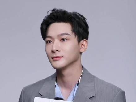 说杨紫性格讨人喜欢,看来紫妹的性格确实不错,真想和杨紫交个朋友!