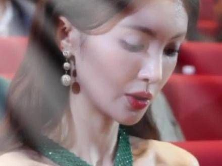 活动路透，这身材真是迷人至极时尚穿搭谁能抵挡得住呢