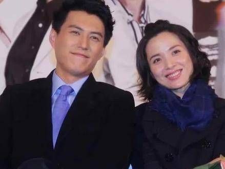 9月13日,靳东的妻子李佳在微博上分享了小儿子的照片,为他庆祝四岁生日…