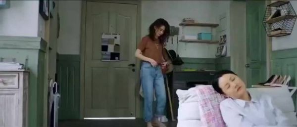 当妈妈来视察，发现被同居，丈母娘审视女婿，这个表情说明一切！