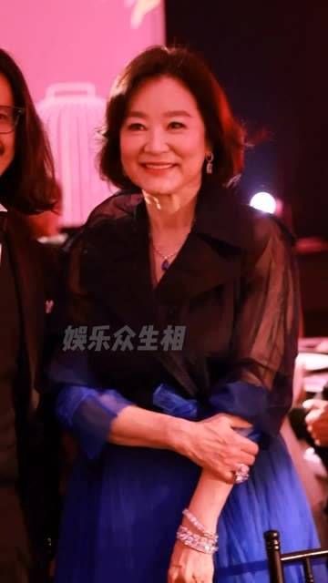 亮相上海线下活动,69岁的她气质依旧优雅,真是岁月不败的美人!