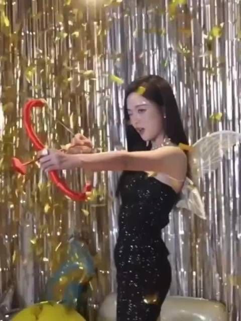 好美啊? @吴宣仪_Betty 吴宣仪 舞台 红毯