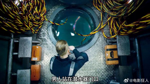 男人被困2000米深海,为了活命居然切断队友的氧气瓶