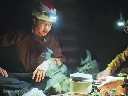 这掉在地上的肉,王一博竟然吃得水灵灵的