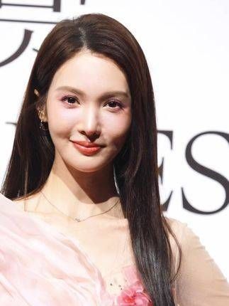 来看看金晨的高清怼脸生视频,状态如何
