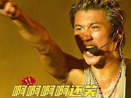 模仿她提到谢霆锋在唱歌时鼻孔会不自觉放大,可以看出阿Sa在尽力还原