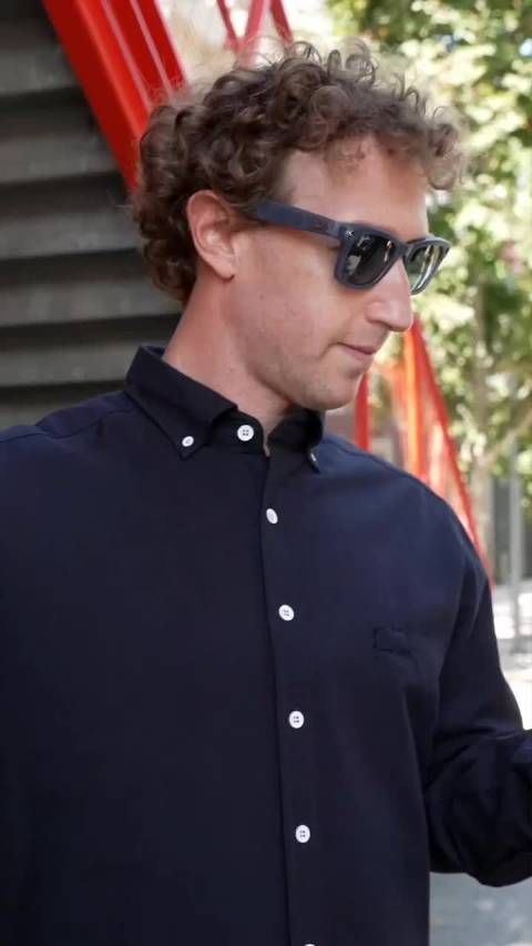 Mark Zuckerberg 扎克伯格,另一位爱演戏的马老板…