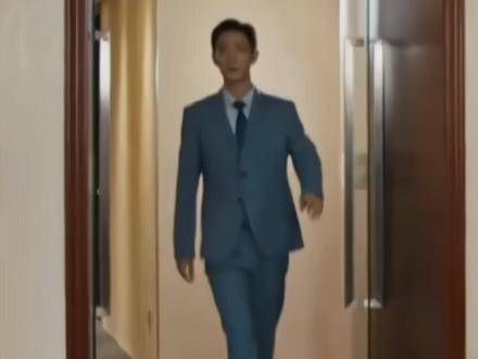 中年的肖春生更加迷人了，稳稳的帅气大叔，更爱了?
