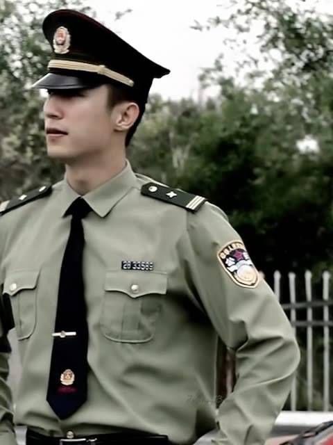 黄景瑜真是制服界的顶尖存在!