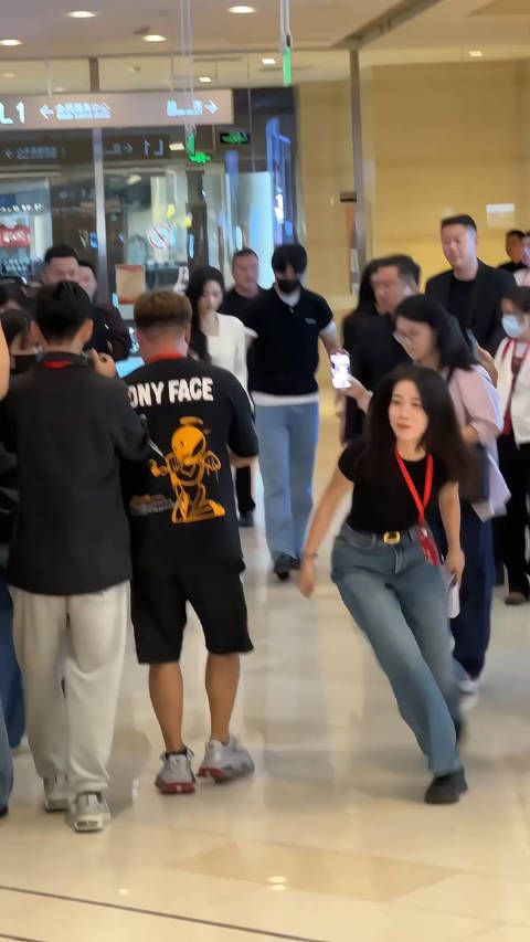 刘诗诗走路真的好自信