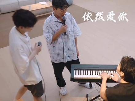 阿如那的歌声真是深情款款,爱上他简直是一瞬间的事 安利不停