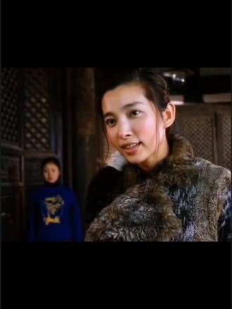 念旧的人仿佛拾荒者,在回忆中徘徊,企图从寥寥无几的记忆碎片中寻觅一丝温暖