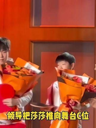 莎头步入校园化身教师现场授课,大头依旧全能,莎莎被校长推上C位…