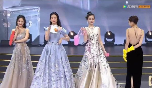 杨幂、杨颖、刘亦菲和佟丽娅四美同台,早年杨颖真是艳压群芳啊!