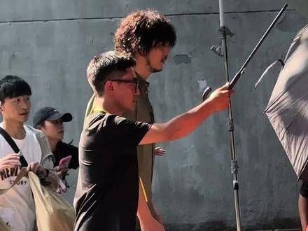 只要你再勇敢一些,就能水灵灵地得到佳哥的亲笔签名