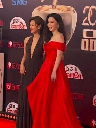 同框亮相红毯,你觉得谁更出彩? 万茜