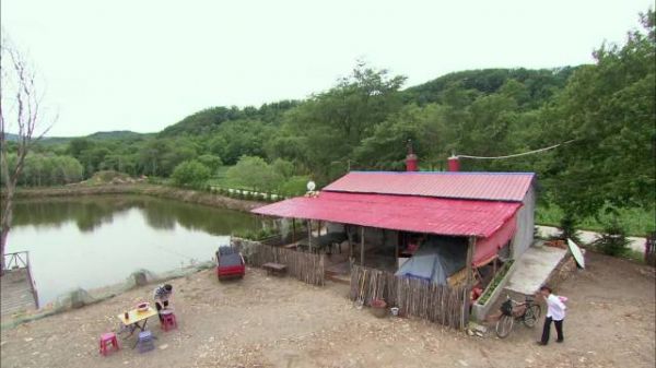 吴诚拿着鲜花来给桂珍表白被拒