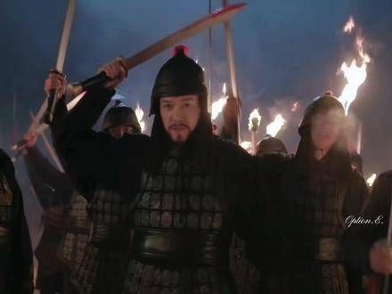 顾廷煜提到,顾廷烨能在军队里立足,靠的是顾家上几代积累的人脉…