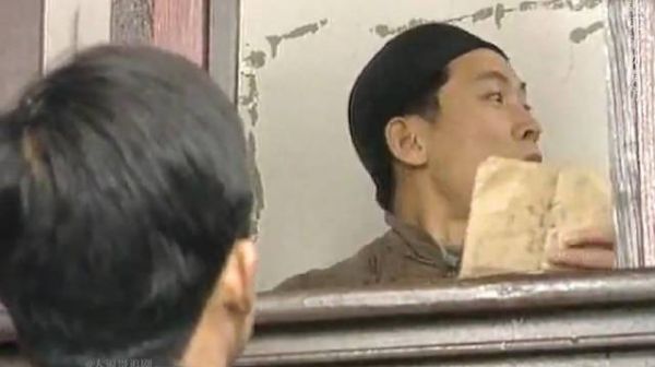男人拿着当票到当铺赎当,不料伙计的一句让他破防