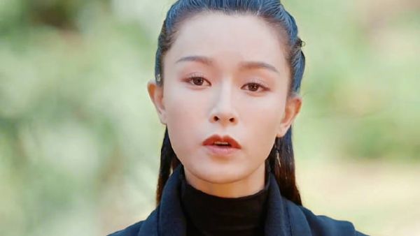 张九日平时疯疯癫癫,但内心还是很好的,为救吴邪而牺牲!