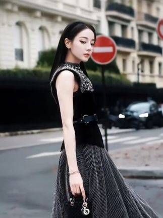 新疆美人迪丽热巴,真是美得让人移不开眼