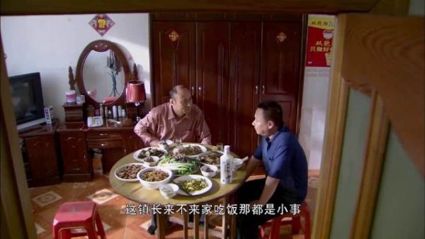 年轻人不懂事,在上级面前一直说话