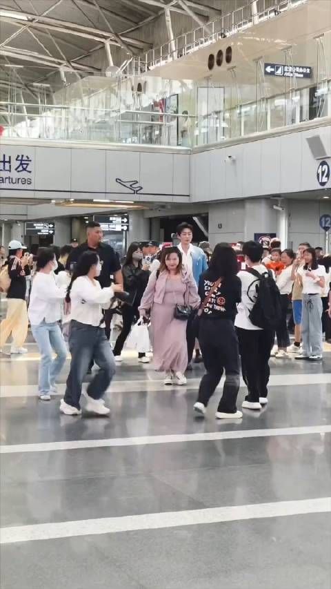 “谢谢老公” “呸”