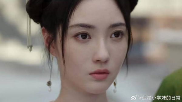 姜梨前往渌阳,柳絮几人前来送行,饭都还没好好吃