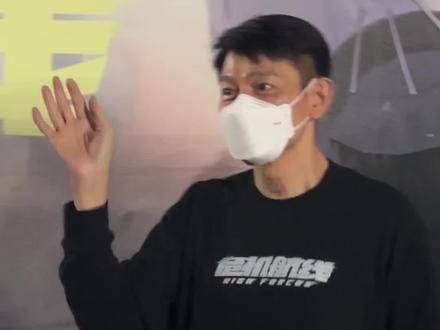 刘德华惊喜亮相《危机航线》首映礼,状态极佳!