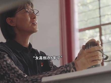 一向吝啬的张校长,在八年后竟然请全校学生喝奶茶