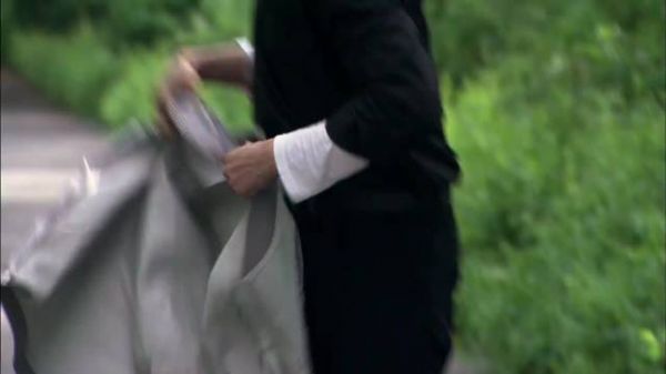 马春娟给人家头套都打掉了,光头生气嫌自己显得磕颤