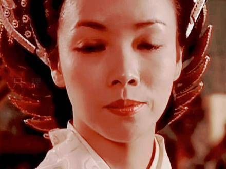 “她为杨家守寡多年,却等来你再婚生子归隐的消息,留给她的仅有一方手帕”