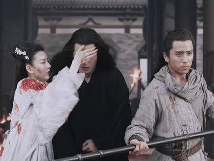 她是公主,却能为他下跪求人,在他世界崩塌之际蒙住他的双眼…