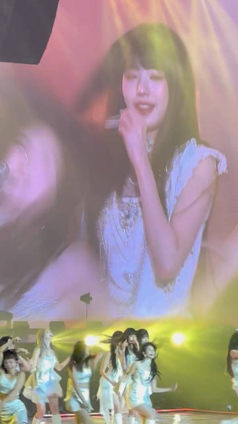 大屏幕上的张元英美得好震撼