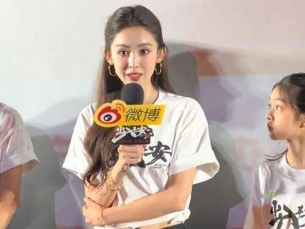 娜扎的新片造型有了很大的突破,9月26日在首映礼上…