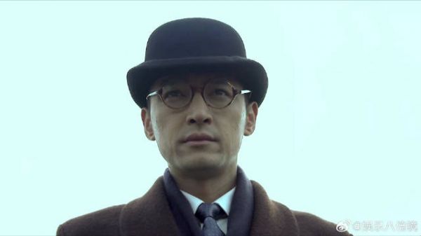 明台为了不被发现,竟在楼顶上信仰之跃,胆子是真大啊!