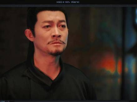 眼中满是委屈,最终却只是行了个礼?真的不能拥抱吗?