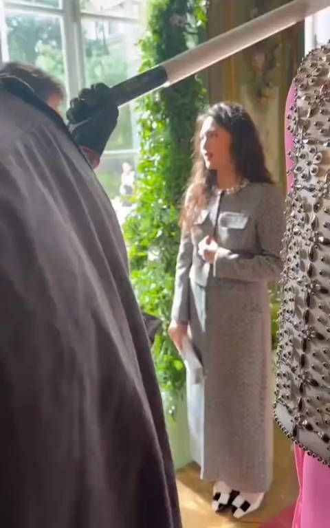 王诗龄说英语自信满满,服装和发型也都很大方得体,李湘把她教育的真好!
