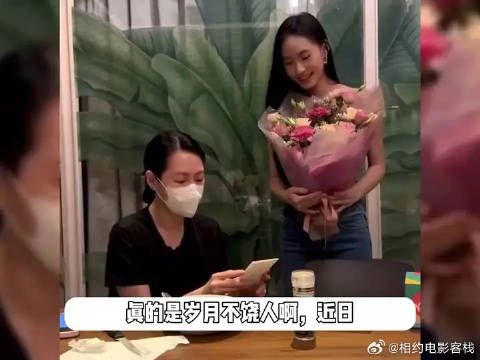 小S晒三个女儿童年照,感叹孩子们大了,自己46岁完全没大婶样