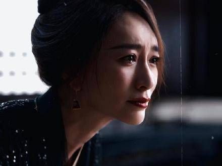 彼时自恃美貌的小郡主也曾心中暗叹:叶姐姐怎会生得如此美丽?
